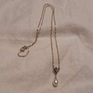 Necklace with pearl pendant